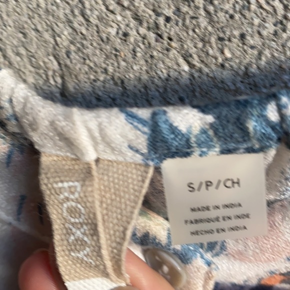 Roxy Spaghetti Strap Top with beautiful soft print - Picture 4 of 10